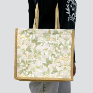 شنطة خيش مبطنة مزخرفة