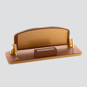 يافطة مكتب فاخرة تصميم جلدي مع لمسات ذهبية