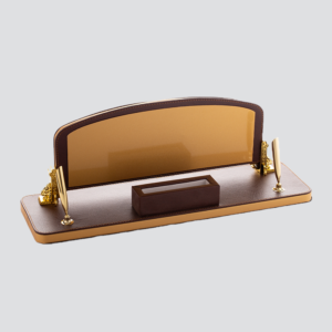 يافطة مكتب فاخرة تصميم جلدي مع لمسات ذهبية